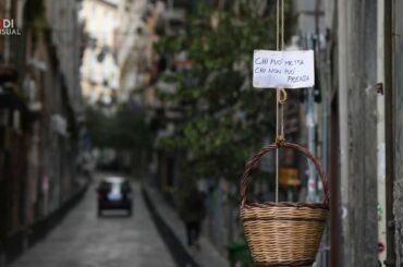 Coronavirus Italy people are donating food from balcony
