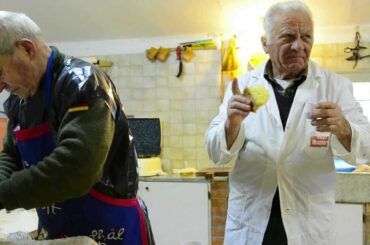 A Short Lesson in Italian Salami & Sausage Making (Le Marche, Italy)