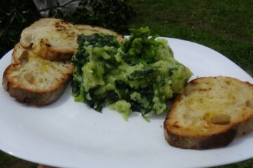 vegan broccoli and potatoes sauteed with oil and garlic  🍀VEGETARIAN FAMILY DIARY🍀