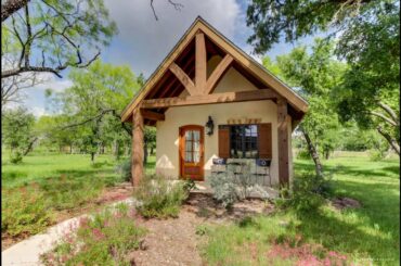 Beautiful Cottage for a Romantic Wine get away! Can you see your self there?