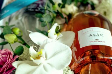 Limited Edition Alie Rose Wine Giftsyling (Dawn Collection) by Beato