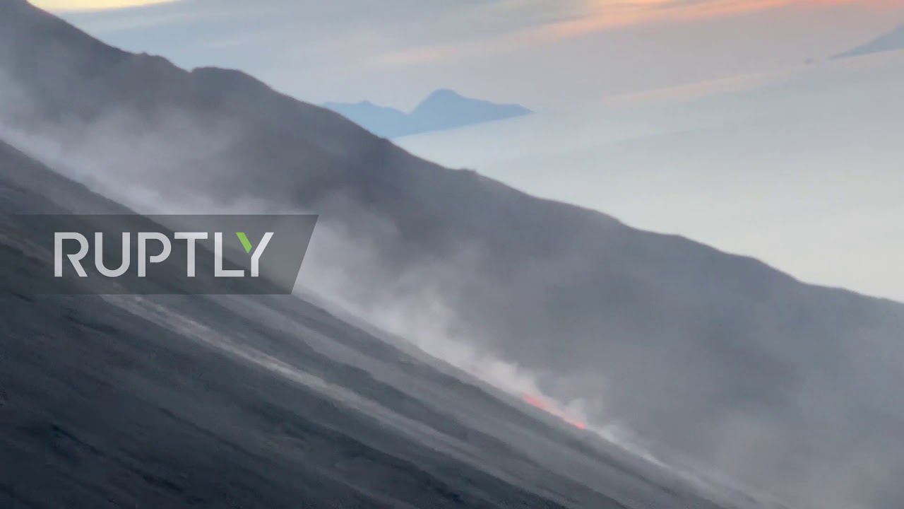 Italy: Stromboli volcanic eruption intensifies Italy: Stromboli volcanic eruption intensifies