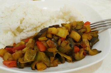 Italian man cooks Dì sān xiān (地三鲜, Northeastern Chinese food)
