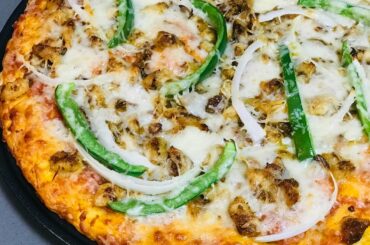 How to make chicken pizza recipe  by Nazlinbeauty (pizza aad umacanbadan gurigaaga kusameyso 😋👌👍