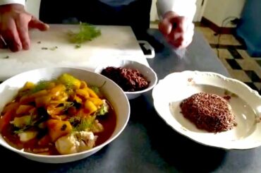 Italian Cuisine Lucca | Chef Gianluca Pardini cucina la zuppa di pesce con spezie e riso rosso