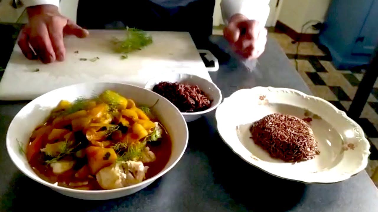 Italian Cuisine Lucca | Chef Gianluca Pardini cucina la zuppa di pesce con spezie e riso rosso Italian Cuisine Lucca | Chef Gianluca Pardini cucina la zuppa di pesce con spezie e riso rosso