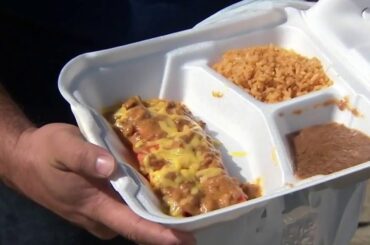 SE Side restaurant gives away 500 enchilada plates to thank community