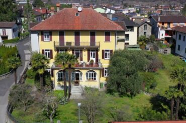 Beautiful antique villa with large garden in the center of Losone, Switzerland, for sale