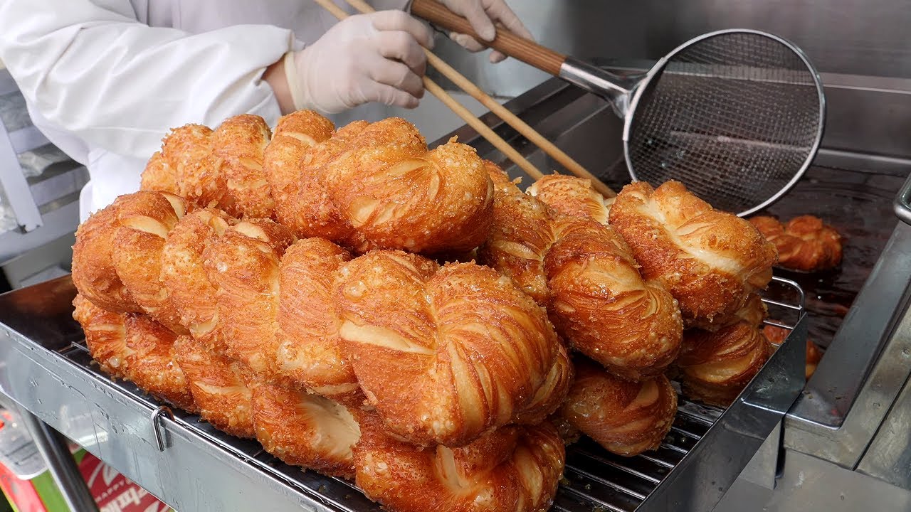 대왕 꽈배기 / giant twisted bread stick / korean street food 대왕 꽈배기 / giant twisted bread stick / korean street food
