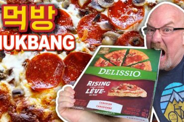 Self-Isolation 🍕 Frozen Pizza Monday Mukbang 🍕 먹방