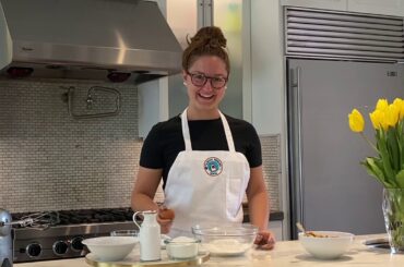 Tuscan Women Cook's Arianna Moldovan Prepares Tuscan Apple Cake