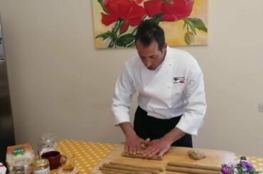 Italian Cuisine Lucca | Chef Francesco Martinelli e i biscotti di Pasqua: i Confetti delle spose