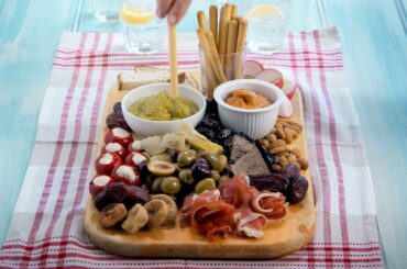 How to make an Italian Aperitivo with Pesto Genovese and Sundried Tomato Pesto