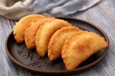 Salami fried calzoni: the Italian recipe to fall in love with!