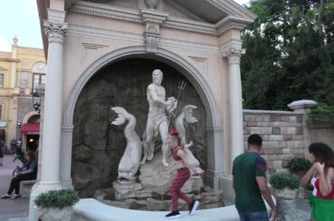 Disney's EPCOT - ITALY Pavilion - Full Tour! 🎫