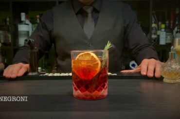 The Cocktail Club. How to make a Negroni. Recipe by Chino Márquez.