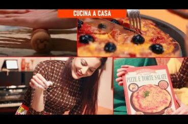 COOKING AT HOME THE TRADITIONAL ITALIAN PIZZA - 4K
