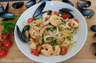 EP 3 - Spaghetti allo scoglio - Italy ( SEAFOOD SPAGHETTI)