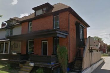 *NEW PRICE* 647 Hall Upper -  Lofty Upper 2 Bed/1 Bath Apartment in the heart of Walkerville $1175 +