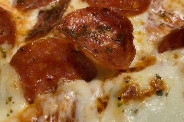 NEW Little Caesars Pepperoni Cheeser! Cheeser! Review