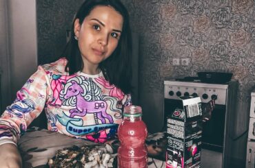 MUKBANG Girls eat. Favorite food • Potatoes with mushrooms, chicken fricassee and strawberry juice