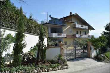 Delightful villa divided into four apartments located in Bucchianico, Chieti, Abruzzo