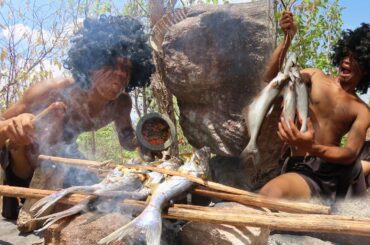 Jungle Skills - Cooking Big Four Fishes For Lunch on the hill - apparently delicious