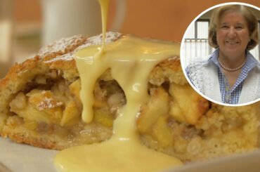 Pasta Grannies enjoy Helena's easy-to-make apple strudel!