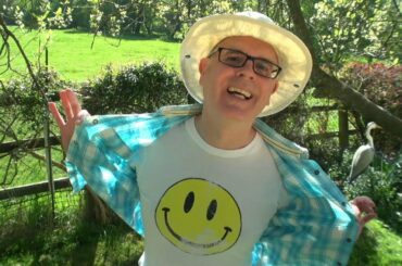 UNDER the DAMSON TREE - LIVE / 🌞sunny WEDNESDAY 15th April 2020 / with Mr Duncan in England