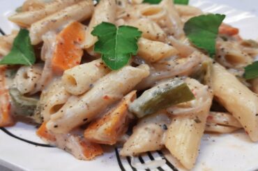 Rich Flavoured Creamy White sauce Pasta /Italian Pasta with Indian Tadka