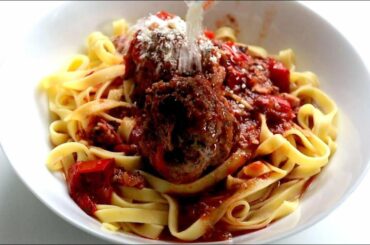How to make MEATBALLS in rich TOMATO SAUCE & Pasta