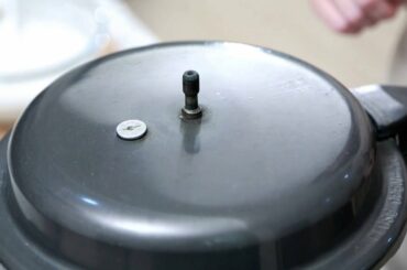 Idli - इडली - South Indian Breakfast Recipe | Easy To Make Recipe