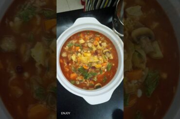 ONE OF THE BEST ITALIAN MINESTRONE SOUP LOADED WITH FRESH VEGETABLES AND PARMESAN CHEESE 🧀.