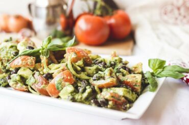 TOMATO & ITALIAN PESTO SUMMER VEGAN SALAD