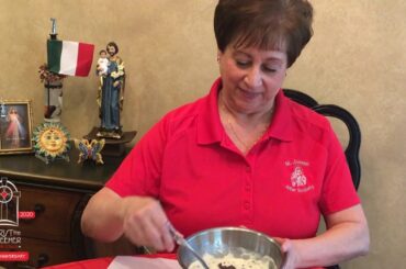 Italian Food Booth: How to Make Cannoli