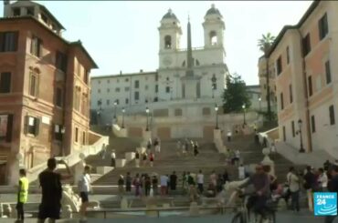 Tourists banned from eating, sitting at historical monuments in Rome