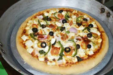 Full Homemade Pizza Recipe (Cheese, Pizza Sauce) | Bina Yeast, Kadhai Main | Pizza Video 3