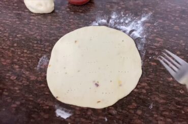 Quarantine special pizza | homemade pizza and base without yeast | best crispy pizza | healthy meal