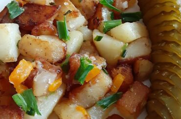 Italian cuisine: Patate alla padella/Fried potatoes/Жареный картофель