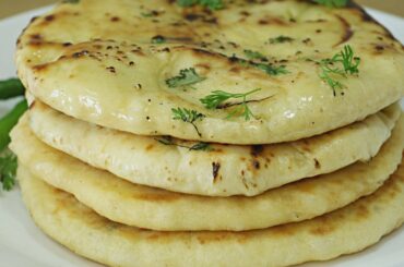 Cheesy Butter Garlic Butter Naan की एकदम आसान रेसिपी | No Oven, Yeast or Tandoor | LOCKDOWN RECIPE