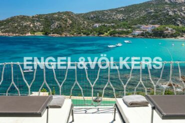 Baia Sardinia: Immaculate seafront villa