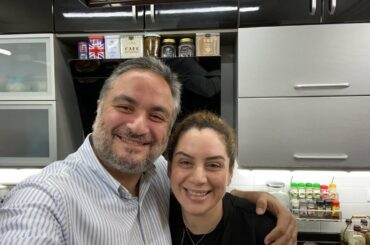 LIVE: Saturday at Home“Burger, Fries, Cheddar Patty & Coleslaw”... Festive Lunch with the Kids!