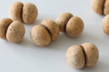 Baci di Dama Recipe : Italian Hazelnut Cookies