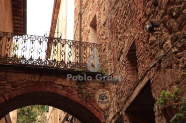 MVI 0406. Tuscany. Romantic restaurants in a street of Massa Marittima. An alley