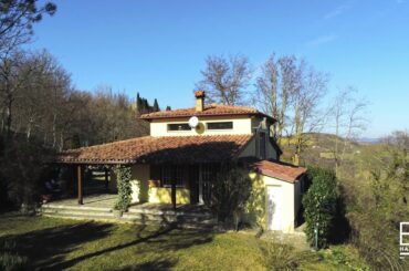 IN VENDITA – Piccola Villa immersa nella natura tra Valfabbrica ed Assisi (Umbria)