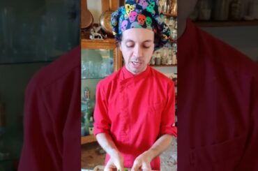 How to cook with Quinoa. Quinoa salad with zucchini and chickpeas. Live class from Vicenza, Italy.