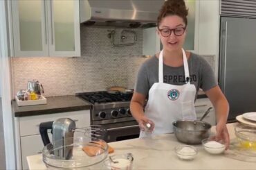 Tuscan Women Cook Makes the Traditonal Mother's Day Cake