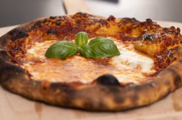 How to make the best Sourdough Pizza | Recipe for Italian pizza | Foodgeek