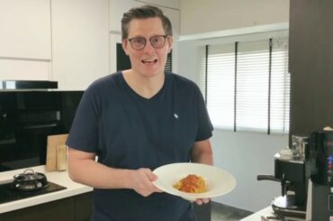 15 mins quick meal by Chef Denis Home Kitchen series 1- Sugo Allámatriciana