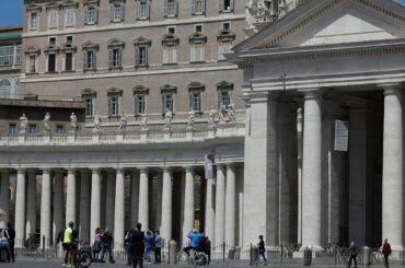 Italy reports lowest daily deaths since lockdown, starts easing restrictions